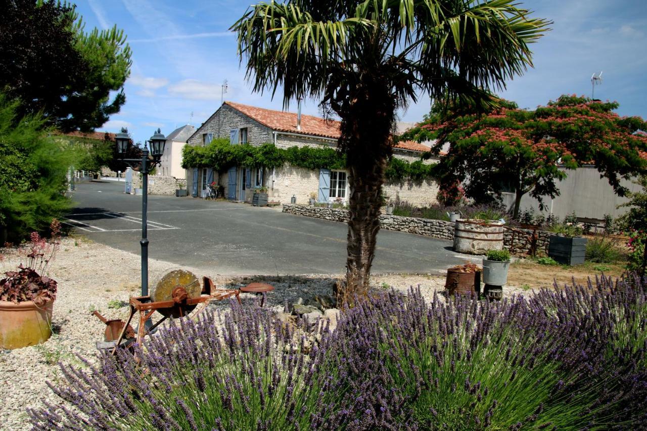 Maison D'Hotes Le Lavoir Fontaines  المظهر الخارجي الصورة